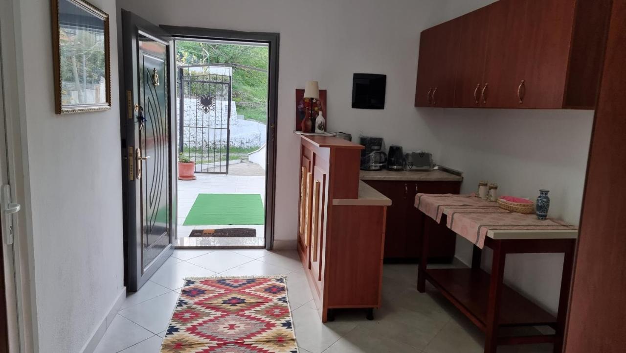 Kalaja Inn Krujë エクステリア 写真